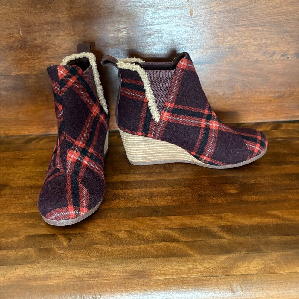 Toms Kelsey Women's Pump Wool Plaid Red Brown Wedge Bootie Cabincore Chic 7